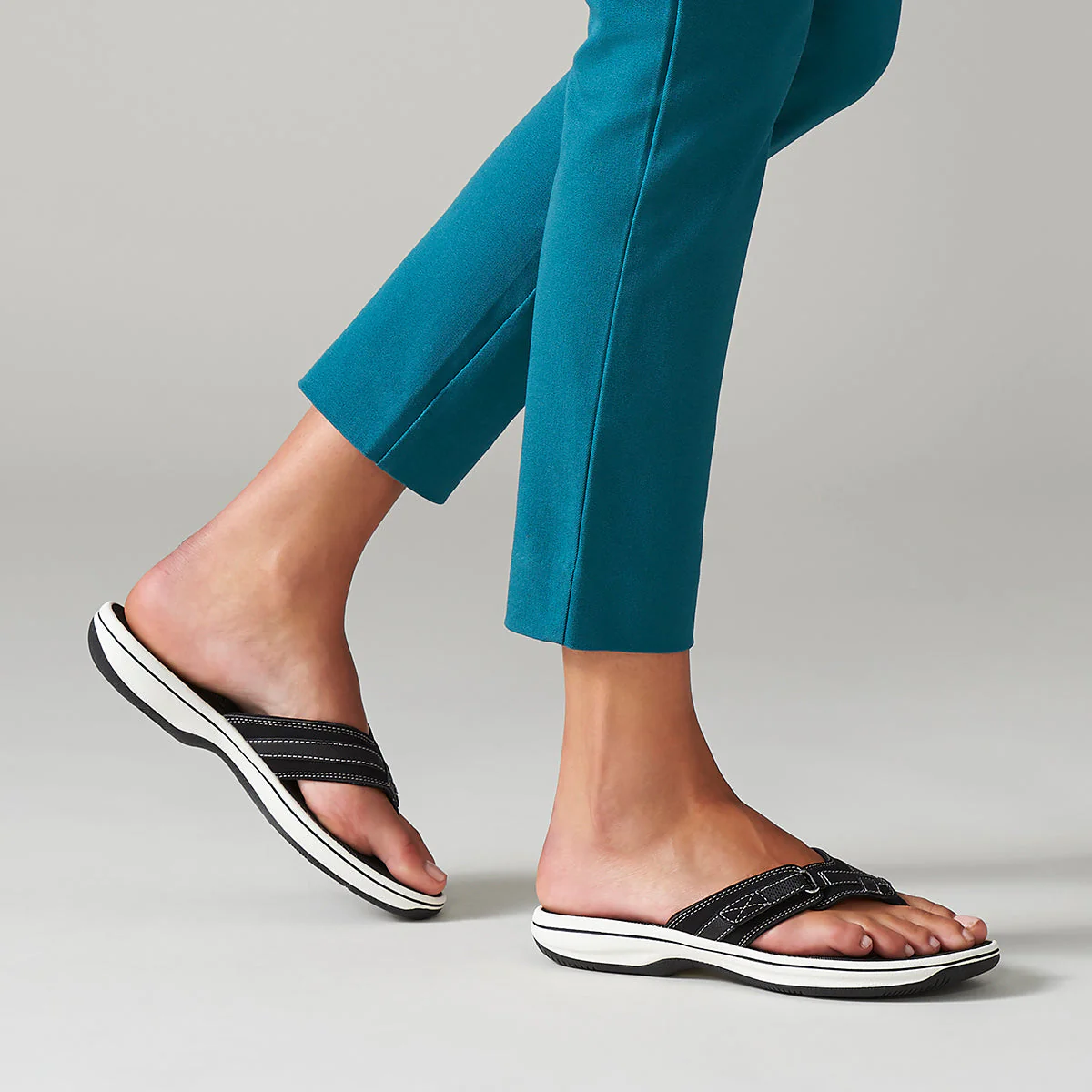 Clarks Breeze Sea Women's Thong Sandals in Black - Image 8