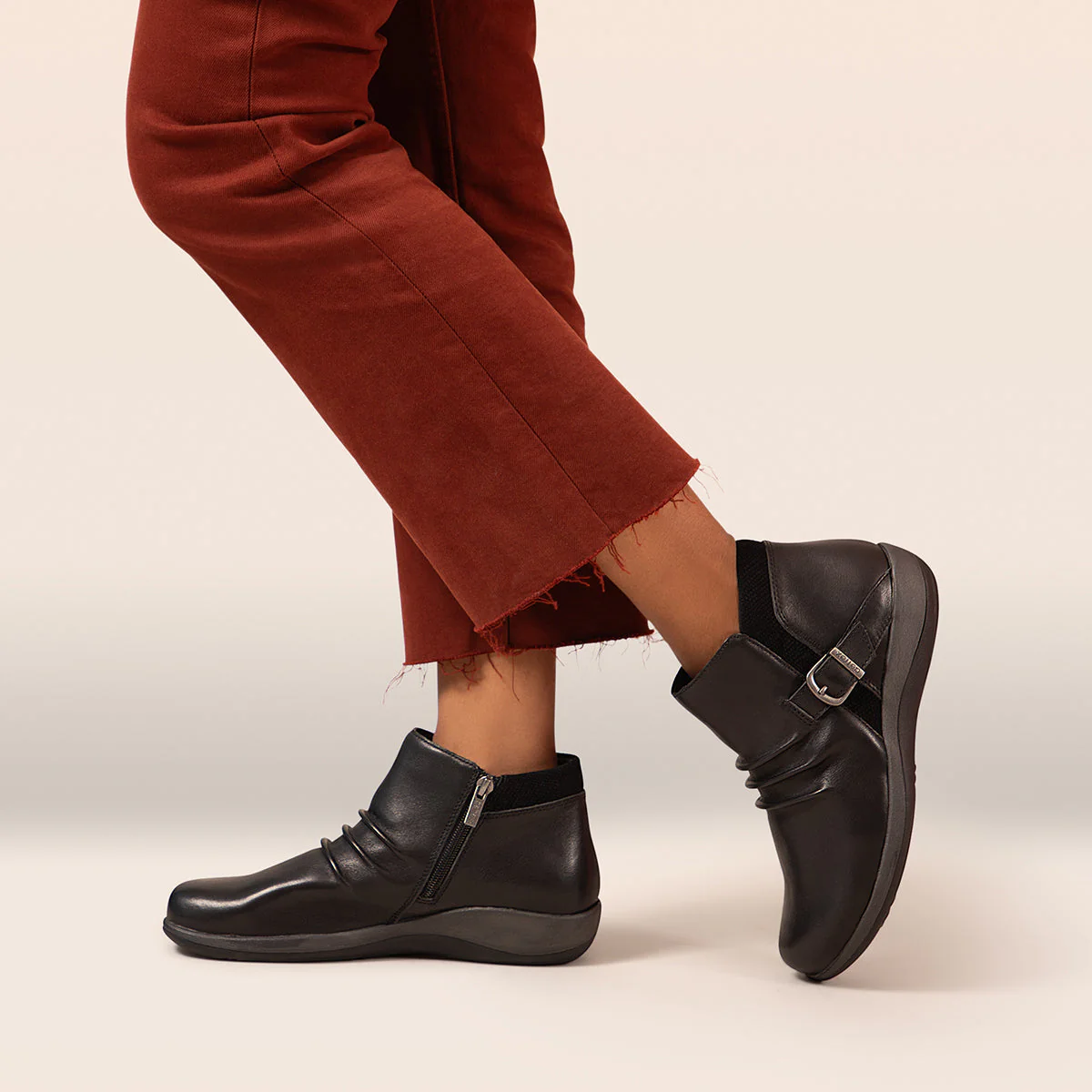 Aetrex Luna Women's Ankle Boot - Image 7