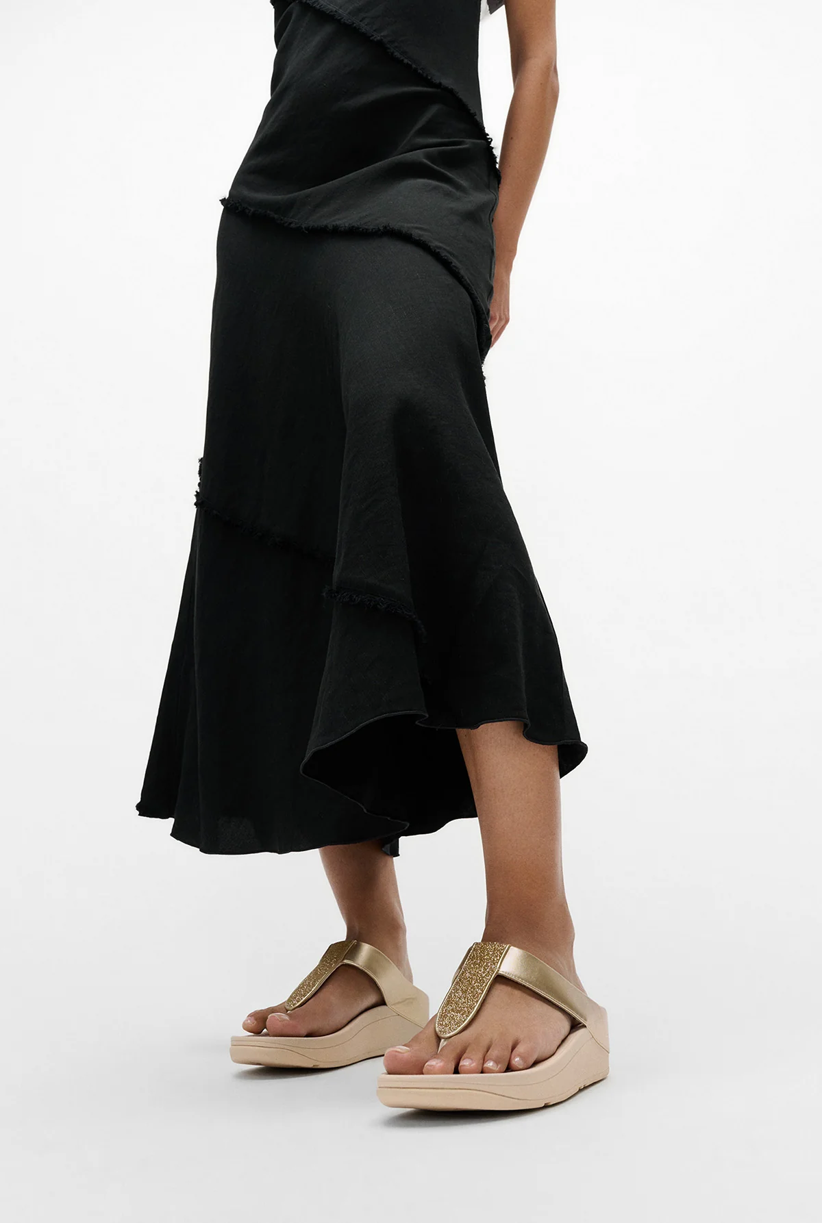 Women's Fino Leather Toe Thong Sandals in Platino - Image 6
